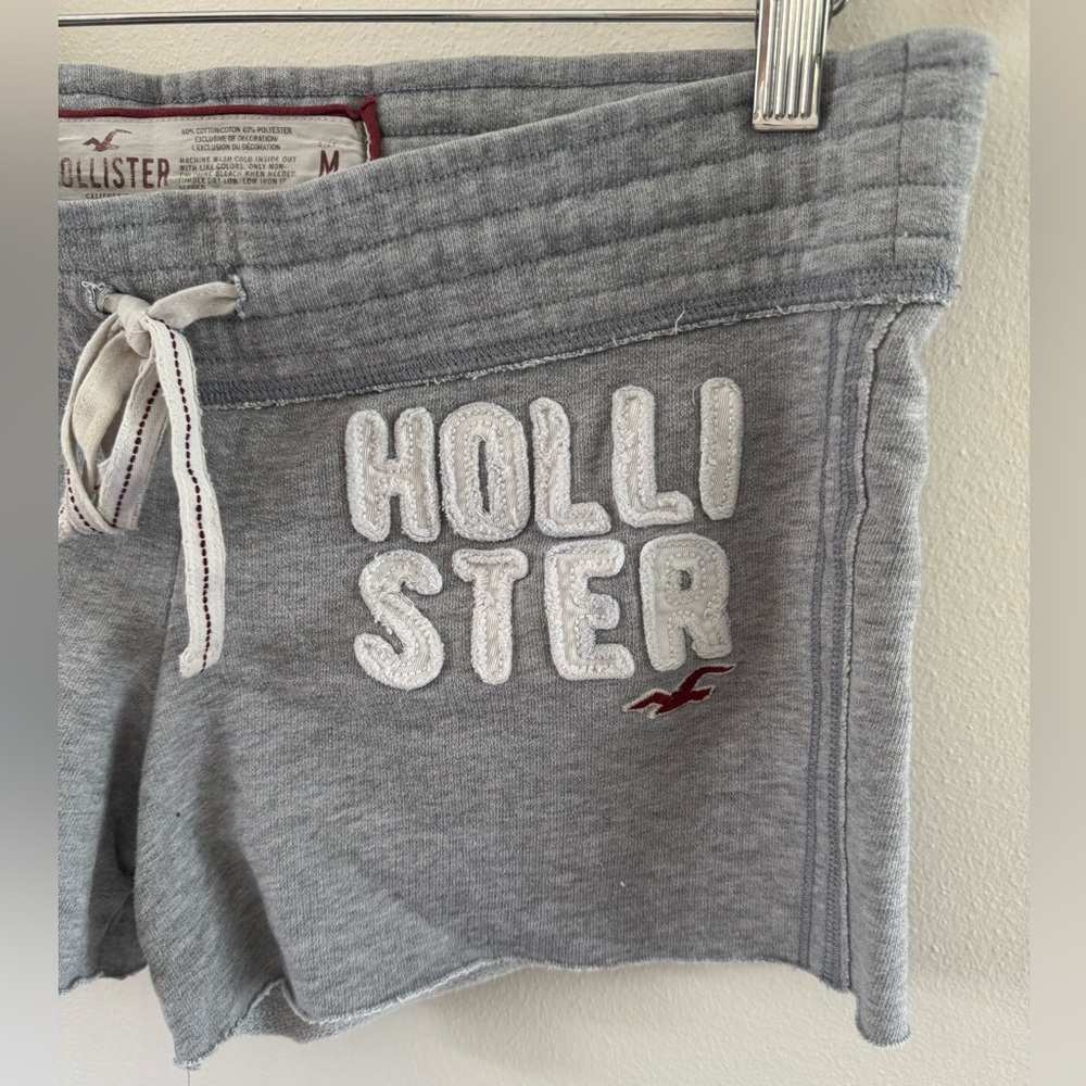 Early 2000s y2k Hollister low rise bird logo shortie short medium - Picture 2 of 10